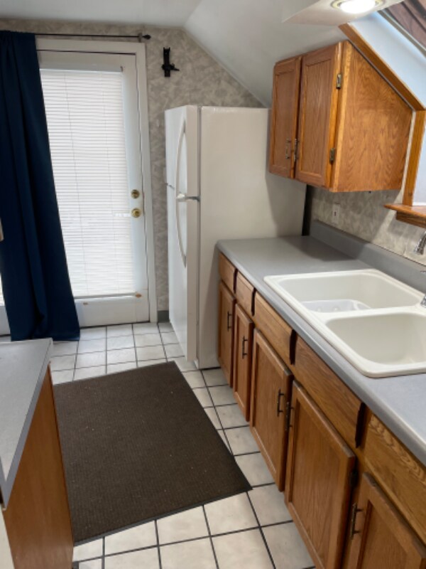 Building Photo - 837 Stewart St