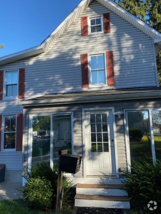 Building Photo - 438 Main St
