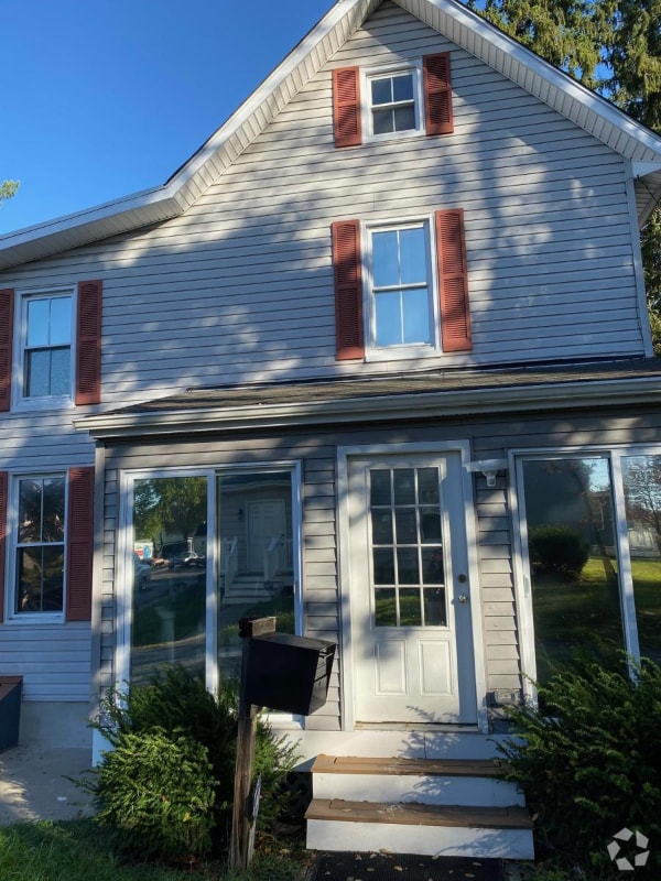 Building Photo - 438 Main St