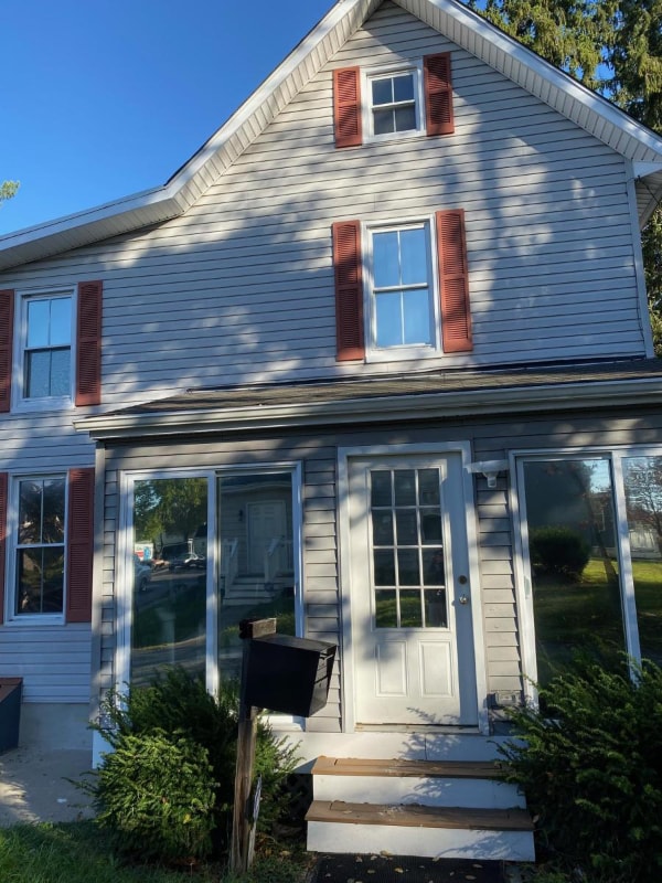 Building Photo - 438 Main St