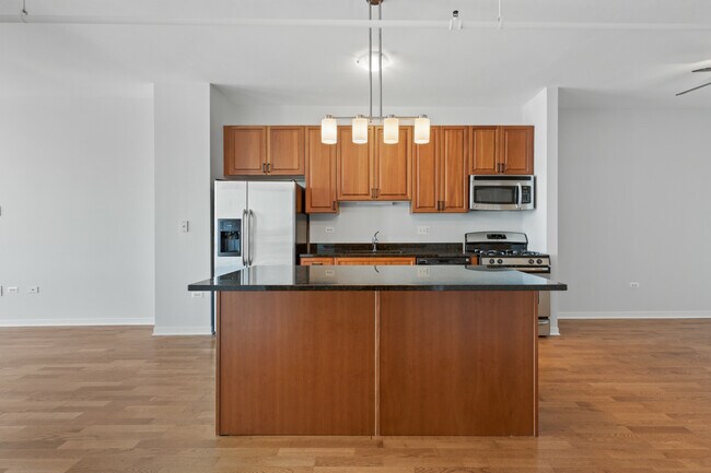 Foto del edificio - 437 W Division St