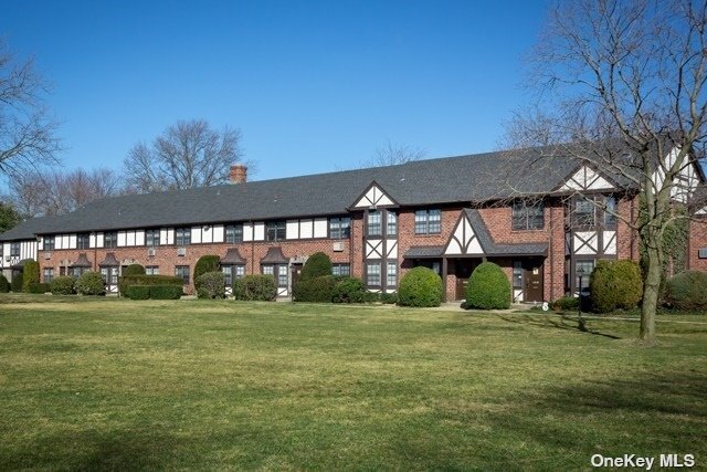 Building Photo - 1711 August Rd