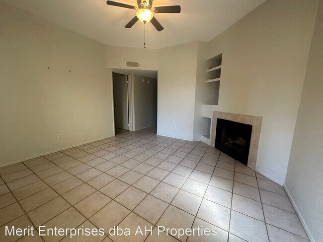 Building Photo - 2 br, 1 bath House - 1126 W ELLIOT RD #1022
