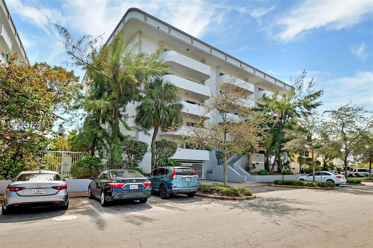 Foto principal - 130 S Shore Dr