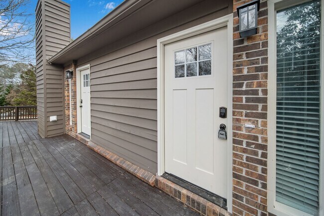 Foto del edificio - 6008 Champion Rd