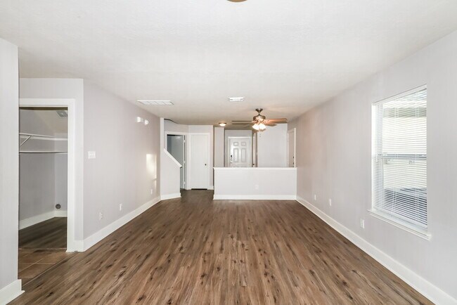 Foto del edificio - 7431 Leightonfield Ct