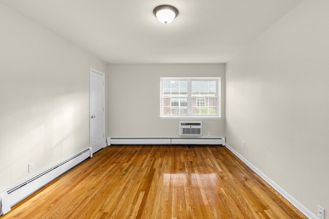 Building Photo - 60 W Madison Ave