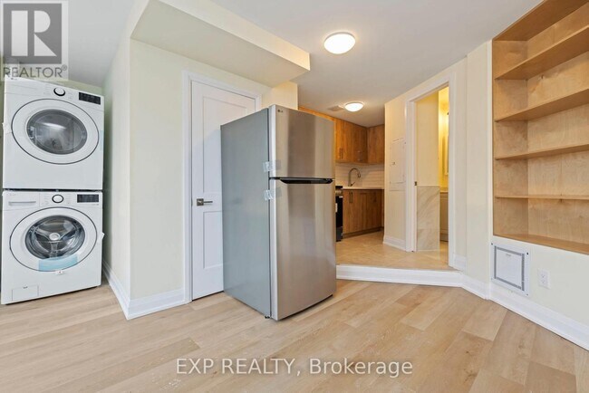 Building Photo - 72 Church St