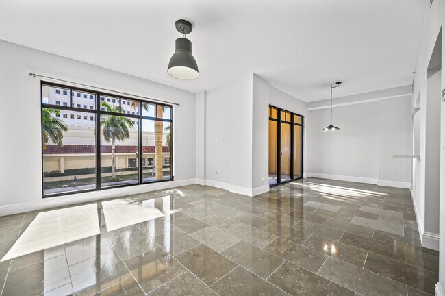 Building Photo - 200 E Palmetto Park Rd