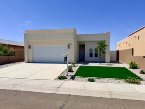 Building Photo - 1590 N 9th Ave