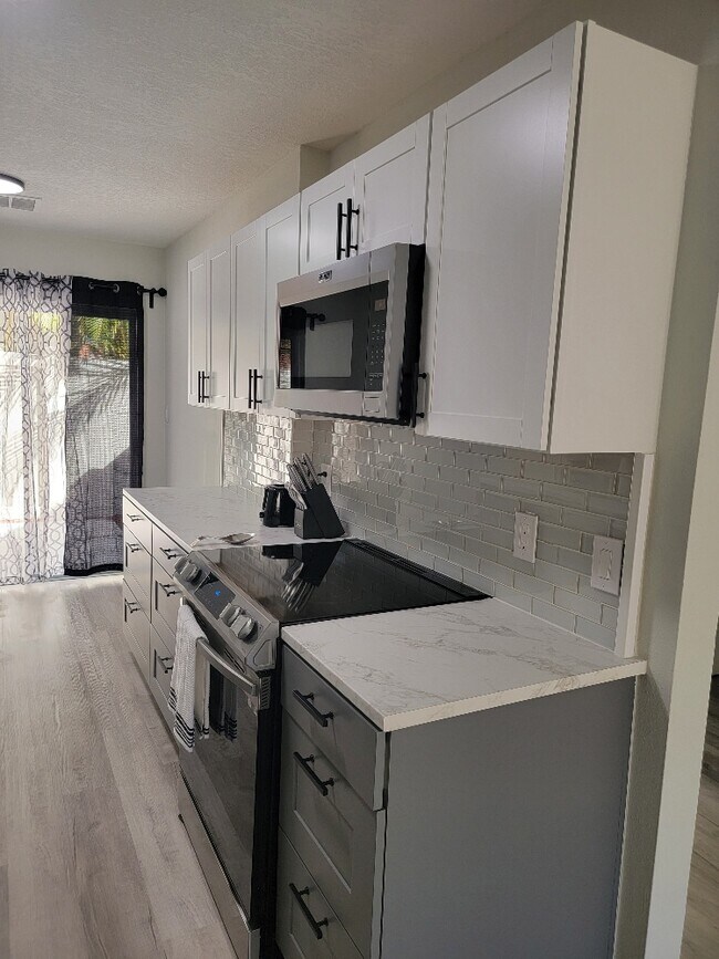 Foto del edificio - 2056 Sunset Point Rd