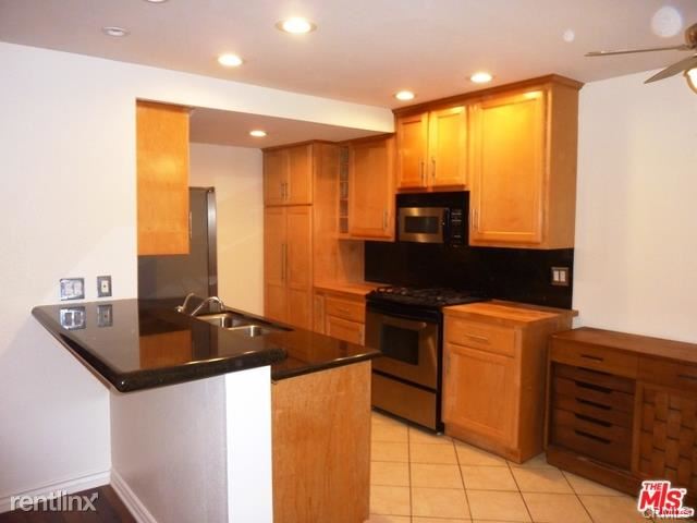 Building Photo - 13066 Maxella Ave