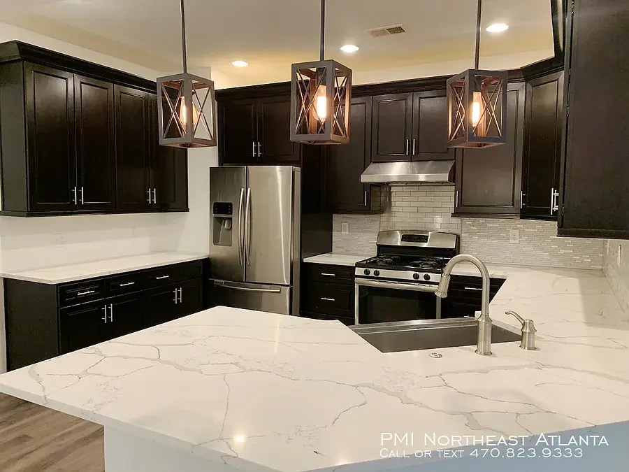 Primary Photo - 2112 Greencrest Cir