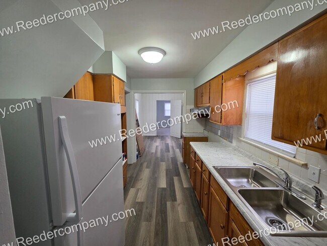 Foto del edificio - Large 4 bedroom 2 bathroom house