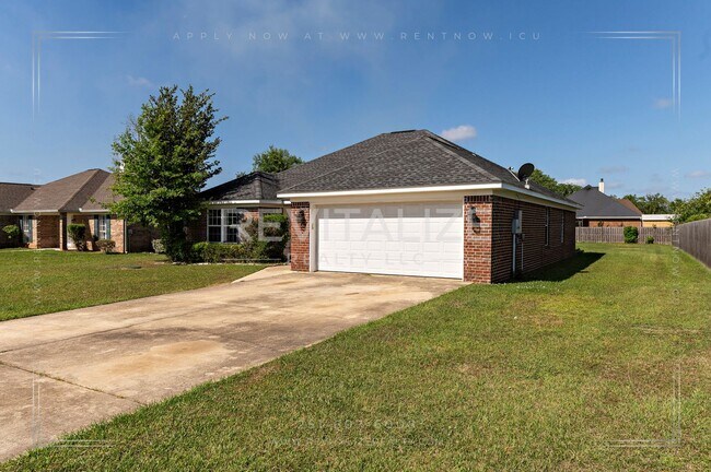 Foto del edificio - Spacious 3-Bedroom Home with Open Floor Plan and Big Backyard in West Mobile!
