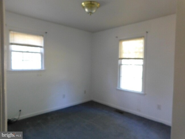 Building Photo - 224 W Broaddus Ave