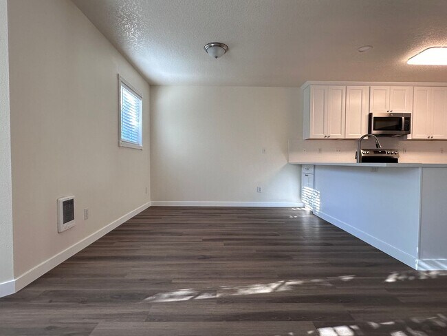 Foto del edificio - 715 NE Roberts Ave