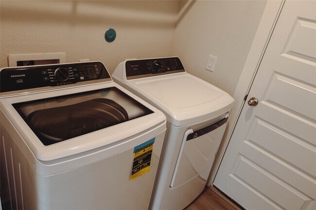 Foto del edificio - 8526 Blueberry Ash St