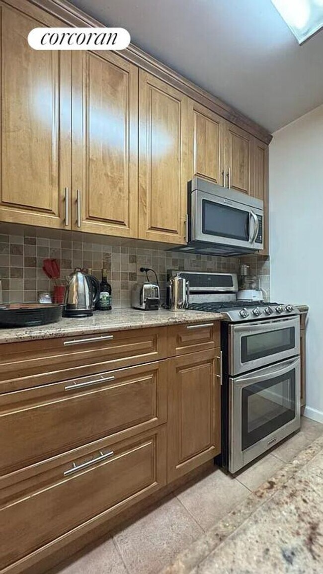 Foto del edificio - 1580 E 18th St