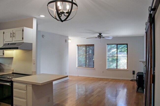 Building Photo - Warm and Welcoming Home in Mill Creek