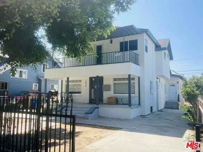 Building Photo - 1036 W 48th St
