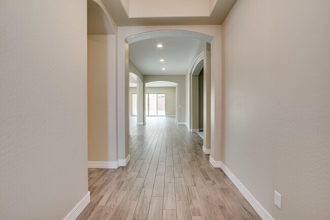 Building Photo - 7583 S Penrose Dr