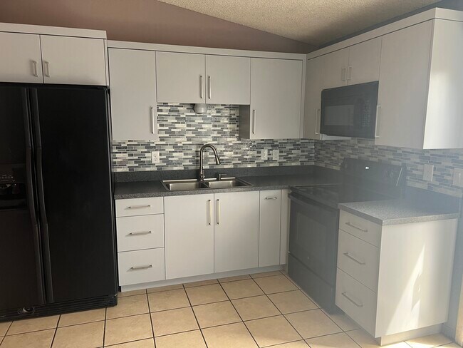 remodeled kitchen - 6711 W Osborn Rd