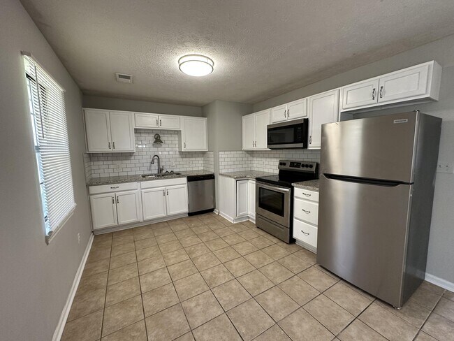 Building Photo - 125 Grove Creek Dr
