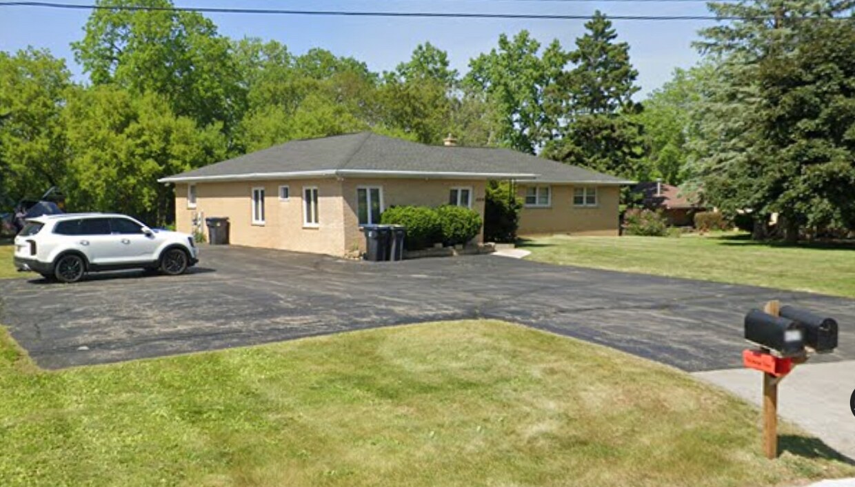 Foto principal - 4914 Northwestern Ave