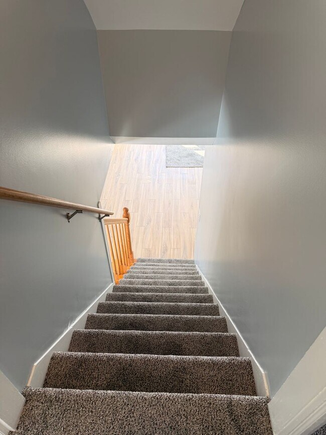 Foto del edificio - (2) bedroom Single Family Home with Open Layout, Close to Beaches and Lake!