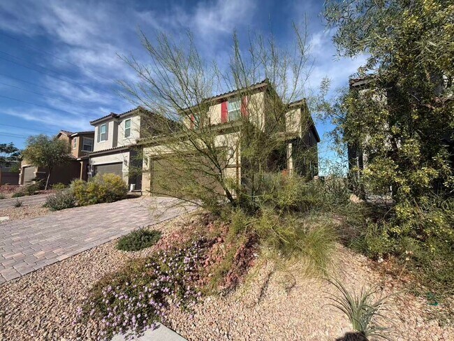 Foto del edificio - Beautifully maintained two-story home