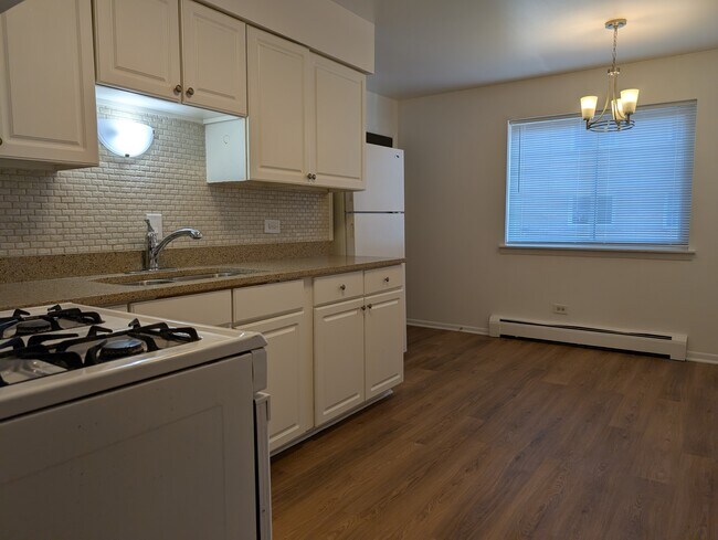 Kitchen - 10459 Carol Ct