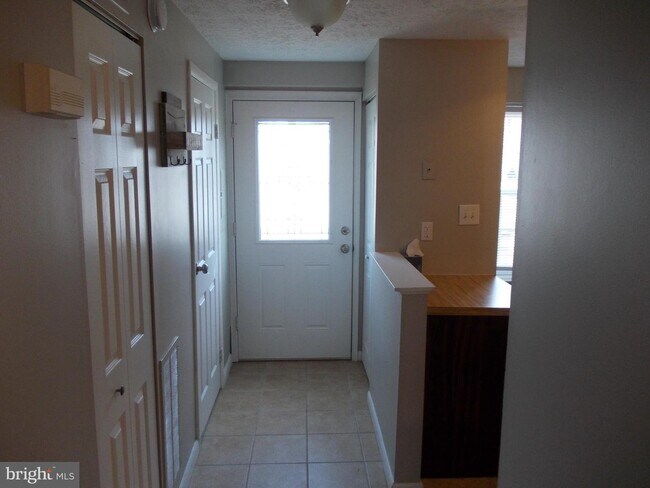 Building Photo - 28 Stillwood Cir
