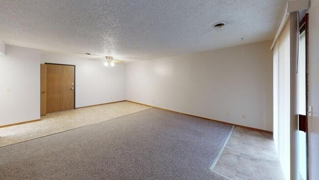 Building Photo - 1727 N Grandview Ln