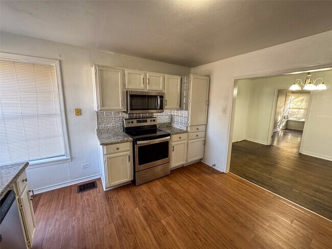 Foto del edificio - 1431 W Chestnut St