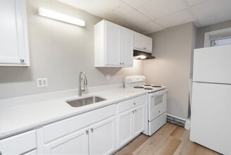 Building Photo - 175 School St