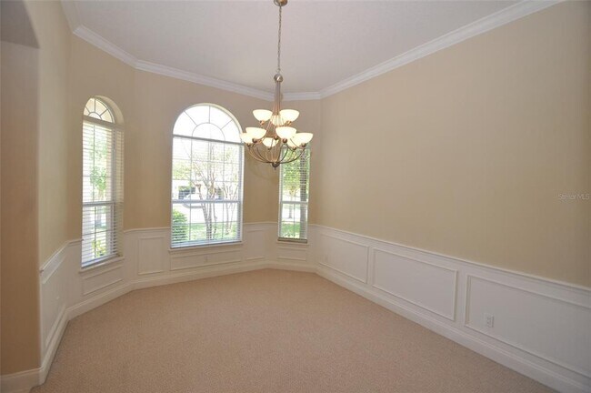 Building Photo - 17 N Village Dr