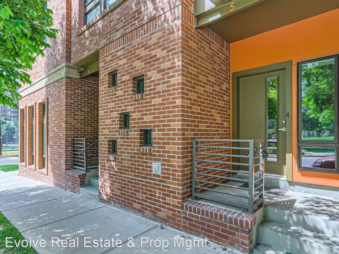 Primary Photo - 2 br, 2.5 bath House - 385 22nd St #5