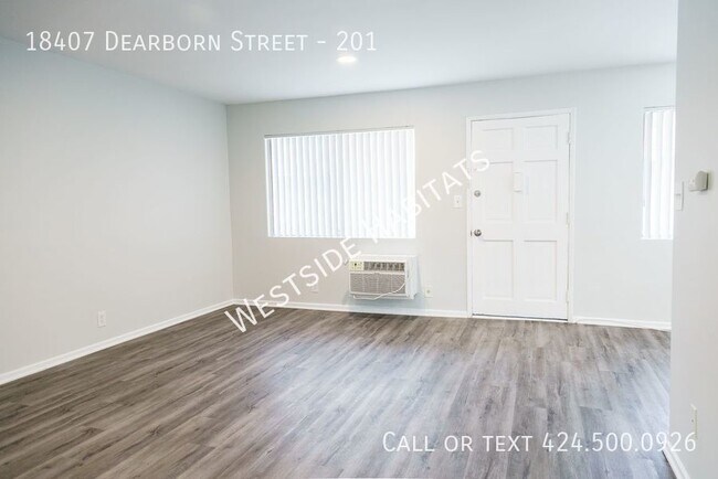 Foto del edificio - 18407 Dearborn - Gorgeous, fully renovated...
