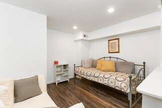 Building Photo - 806 Potter Ln