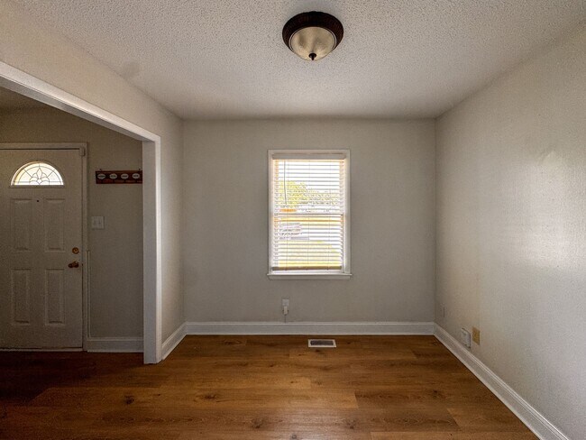 Foto del edificio - Stylish 3 Bed 2 Bath Home in Jack Britt