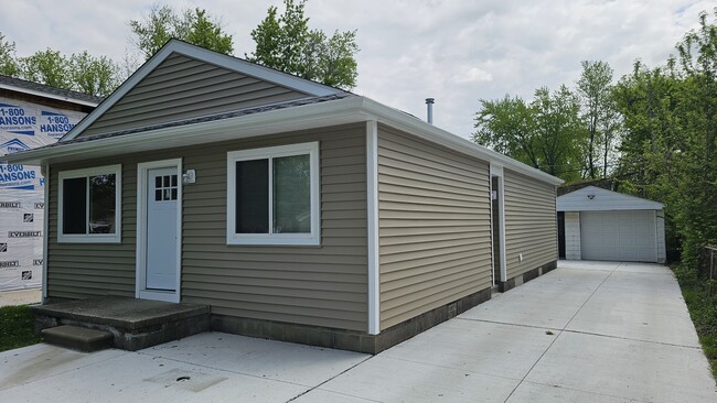 Building Photo - 11716 Kinloch St