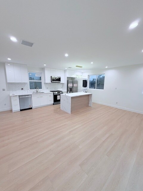Foto principal - 8315 Kittyhawk Ave