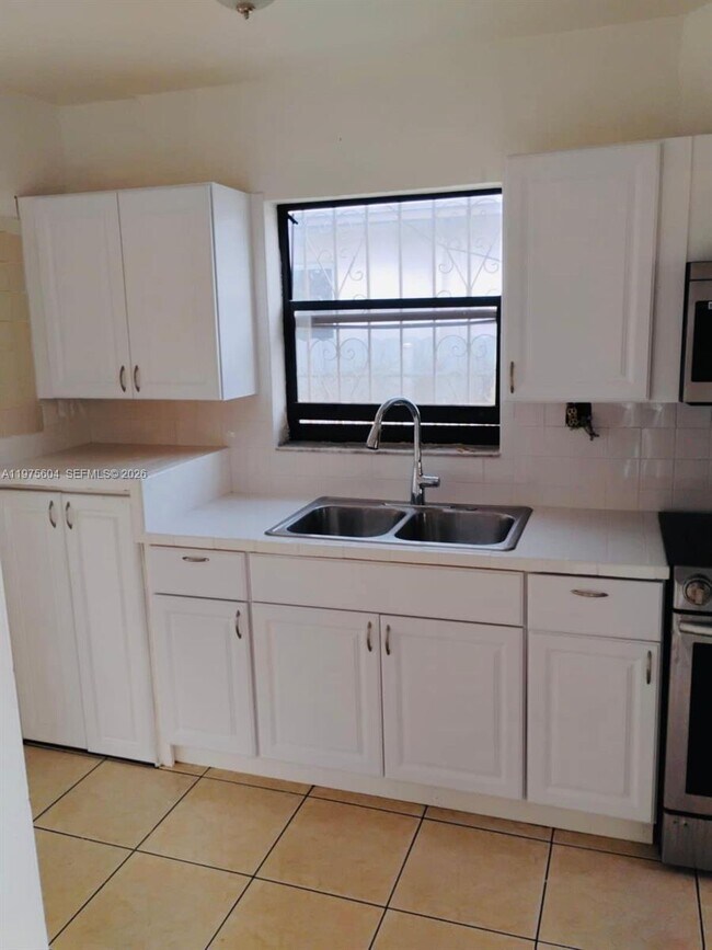 Foto del edificio - 1590 NE 161st St