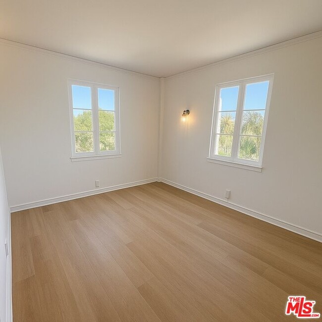 Foto del edificio - 1201 N Crescent Heights Blvd