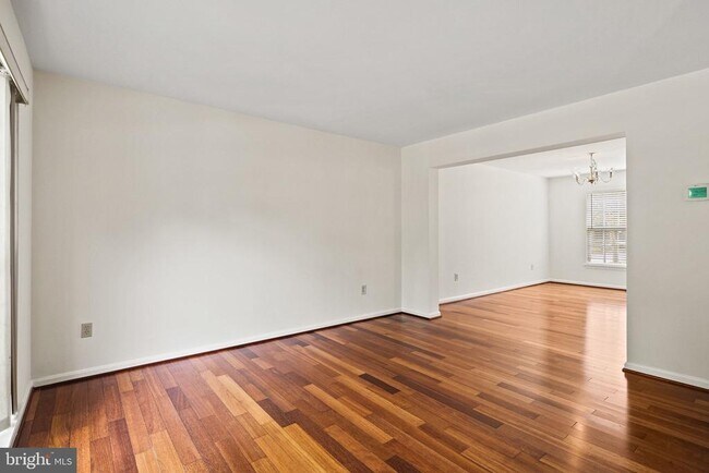 Foto del edificio - 8024 Big Pool Rd