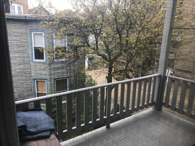 Foto del edificio - 2108 W Wilson Ave