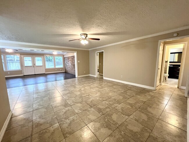 Building Photo - 11307 Beauvoir Dr
