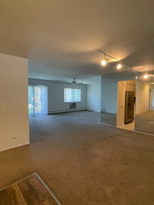 Building Photo - 2407 S Goebbert Rd