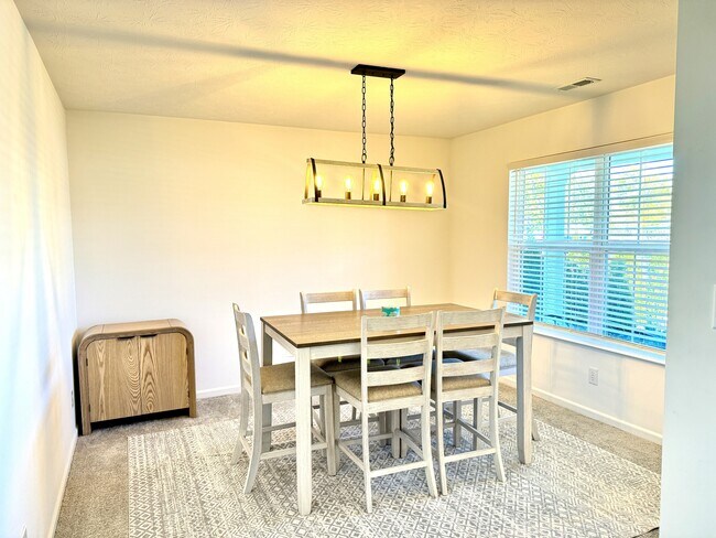 Foto del edificio - 3235 Sandwalk Dr